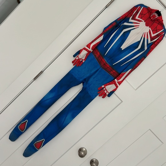 🕷️SPIDERMAN 1 PIECE COSTUME. Length should to toe 55” inseam to toe 29” pit 16” - Picture 4 of 8